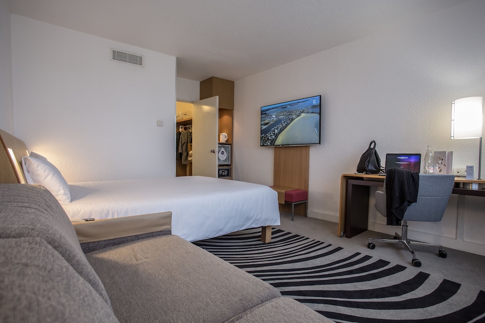 Executive Room, 1 Double Bed with Sofa bed - Photo 4