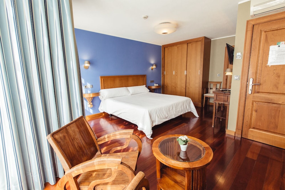 Deluxe Room - Photo 2