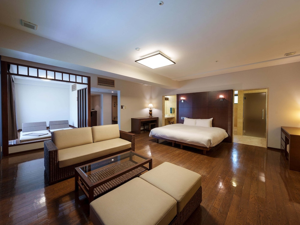 Executive Seaside Double, Non Smoking [Main Building Ocean's Wing] photo 2