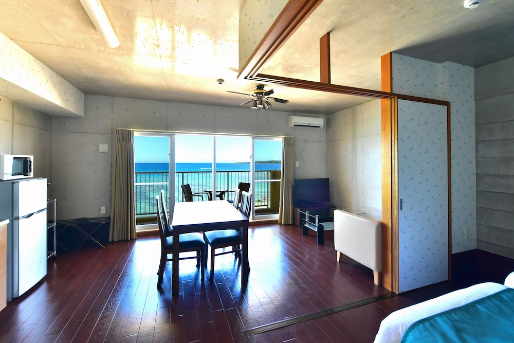 Standard Beachfront Condo, Non Smoking, Ocean View (4th floor)