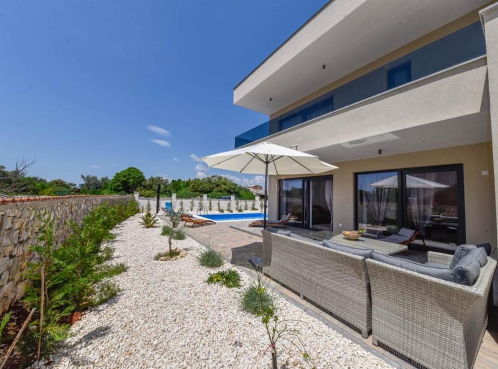 Villa (Four Bedroom Villa with Pool)