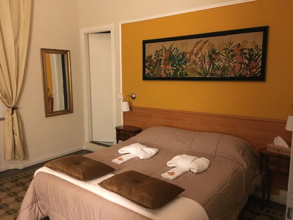 Double Room - Photo 2
