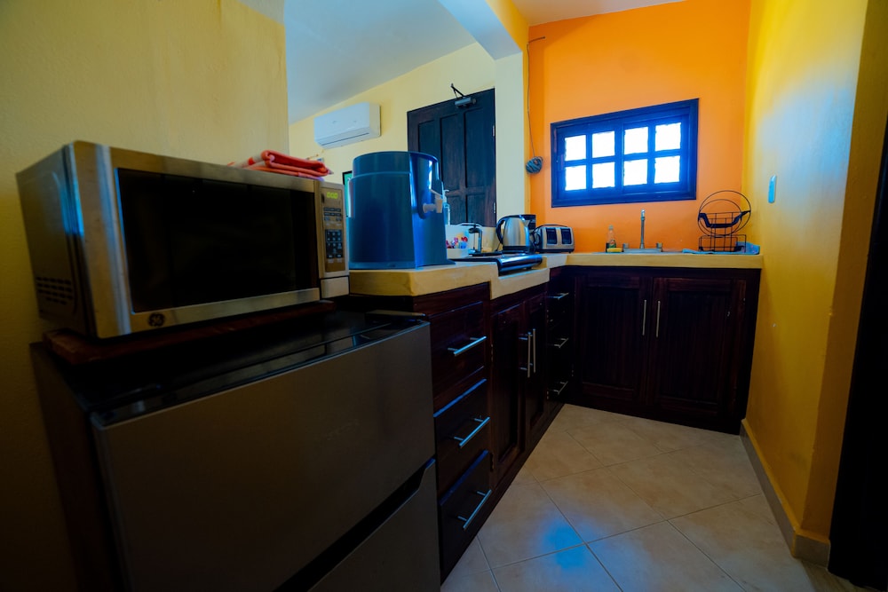 Luxury Double Room, 1 King Bed, Sea View, Beachfront photo 3