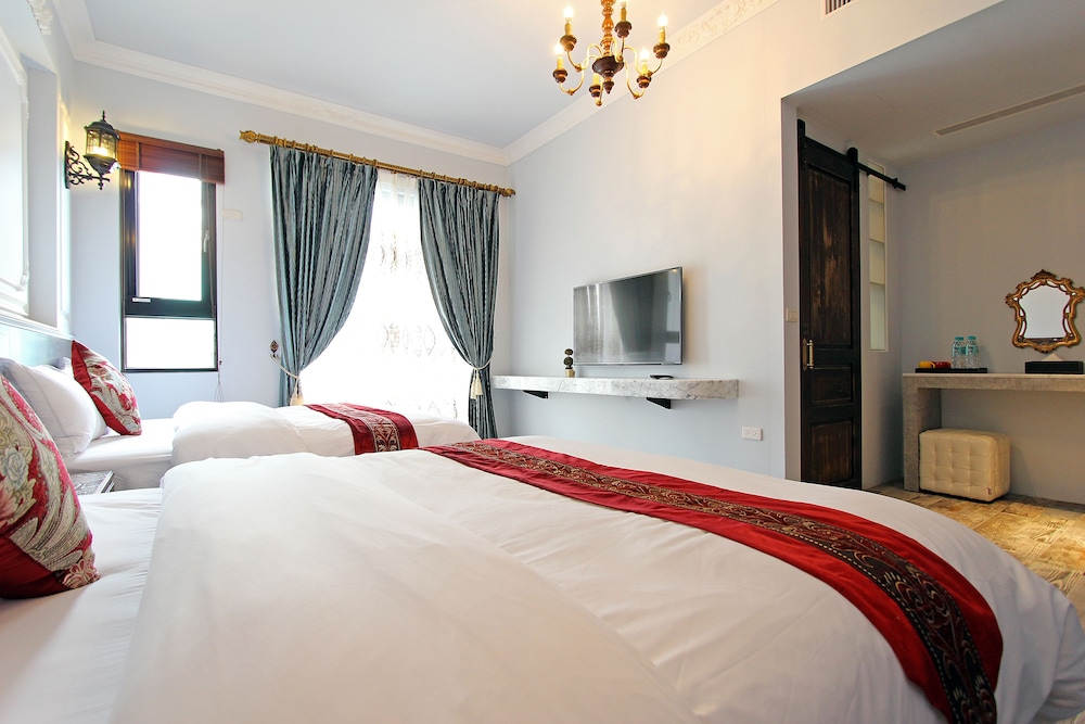 Royal Double or Twin Room, 2 Double Beds photo 3