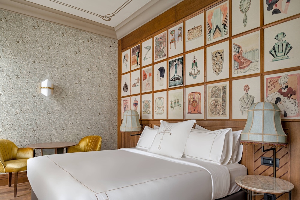 Deluxe Room, 1 King Bed, City View