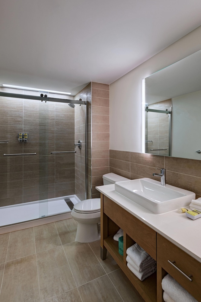 Suite, 1 Bedroom - Photo 6