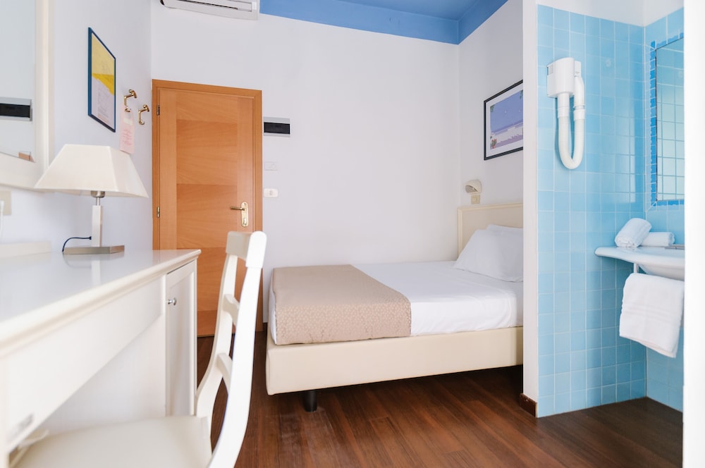 Standard Double Room Single Use photo 1