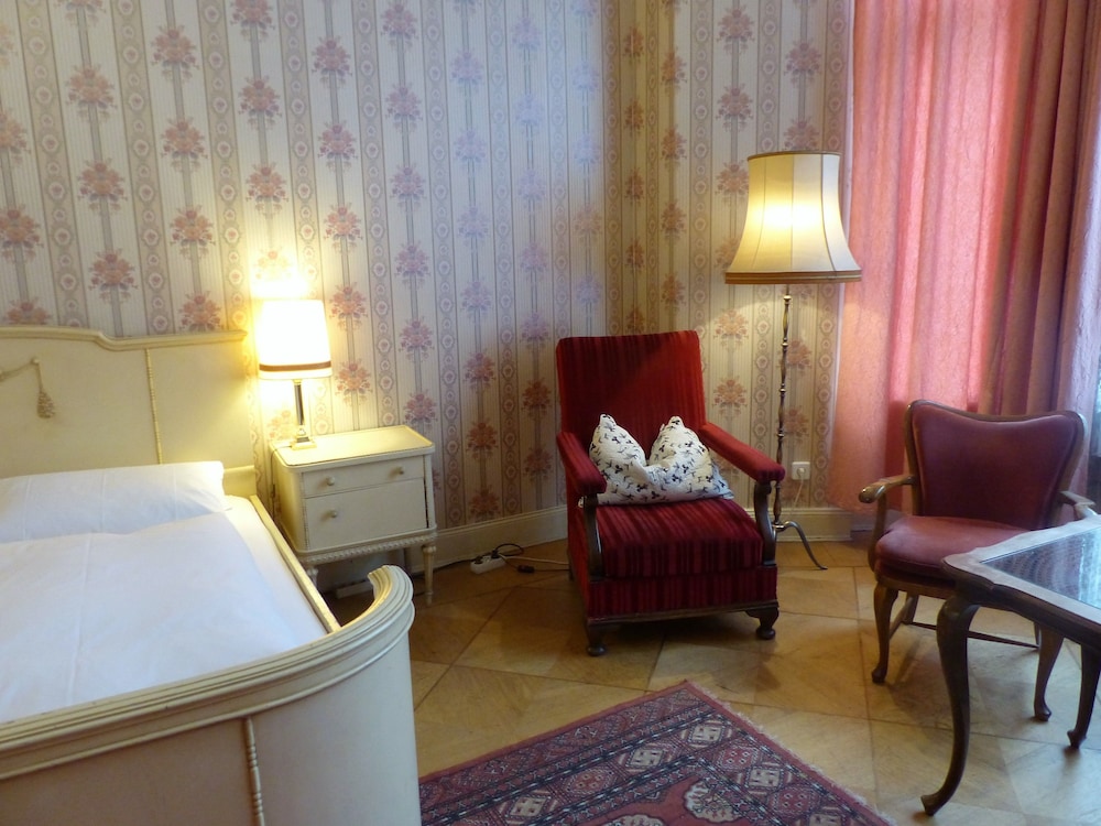 Double Room (With Shower And Shared Toilet) photo 3