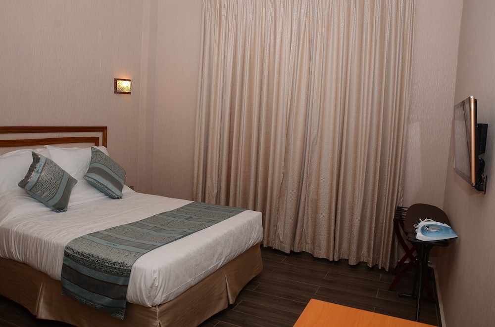 Standard Single Room, 1 King Bed photo 2