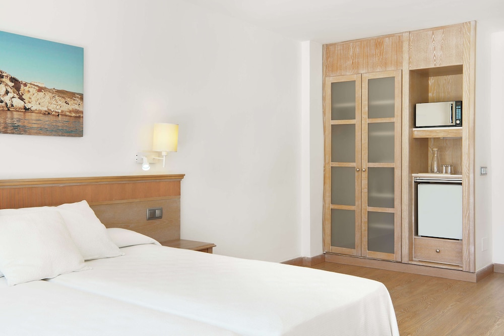 Superior Double Room thumbnail 6