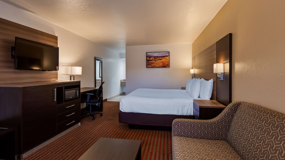 Standard Room, 1 King Bed, Non Smoking (Pet Friendly) photo 2