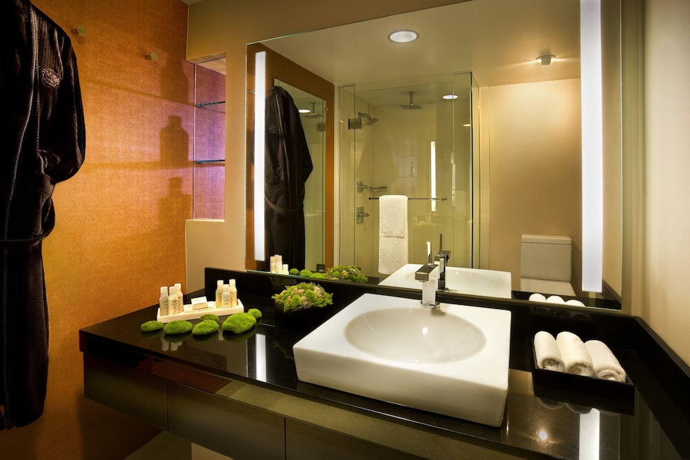 Suite, 1 King Bed (Hard Rock) - Photo 8