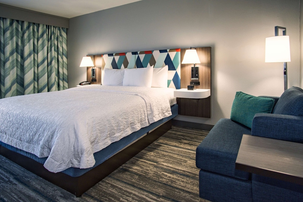 Room, 1 King Bed, Non Smoking - Photo 2
