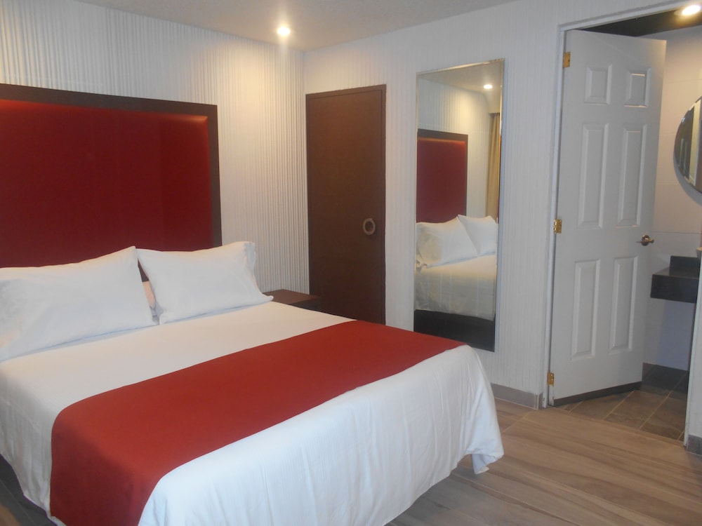 Standard Room, 1 Queen Bed, Ensuite photo 1