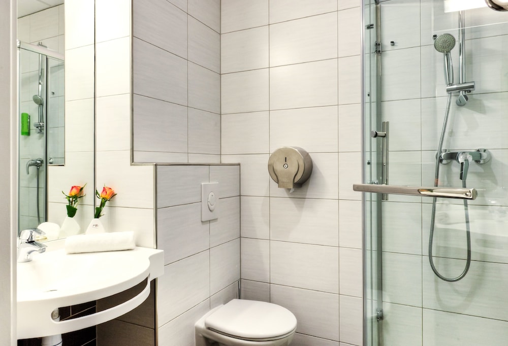 Basic Triple Room, Accessible photo 3