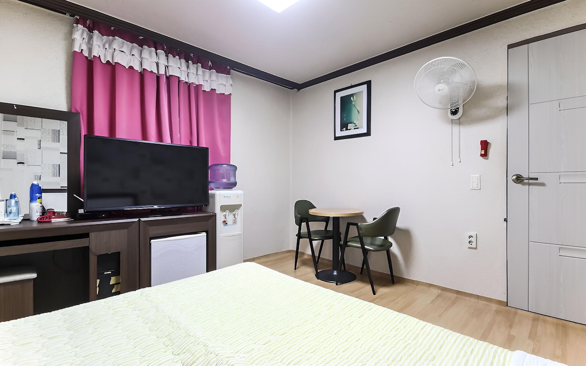 Room (General room a) - Photo 10