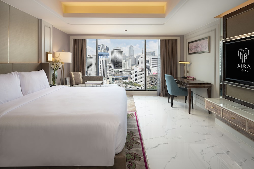 Premier King room with City View photo 3