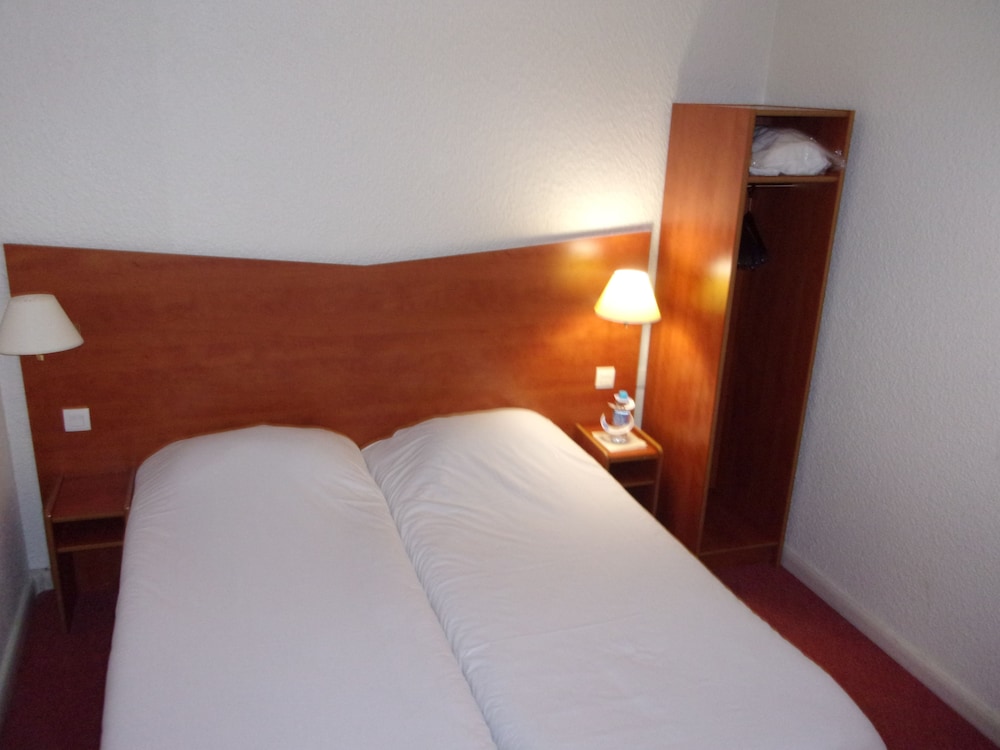 Standard Room, 2 Twin Beds - Photo 7