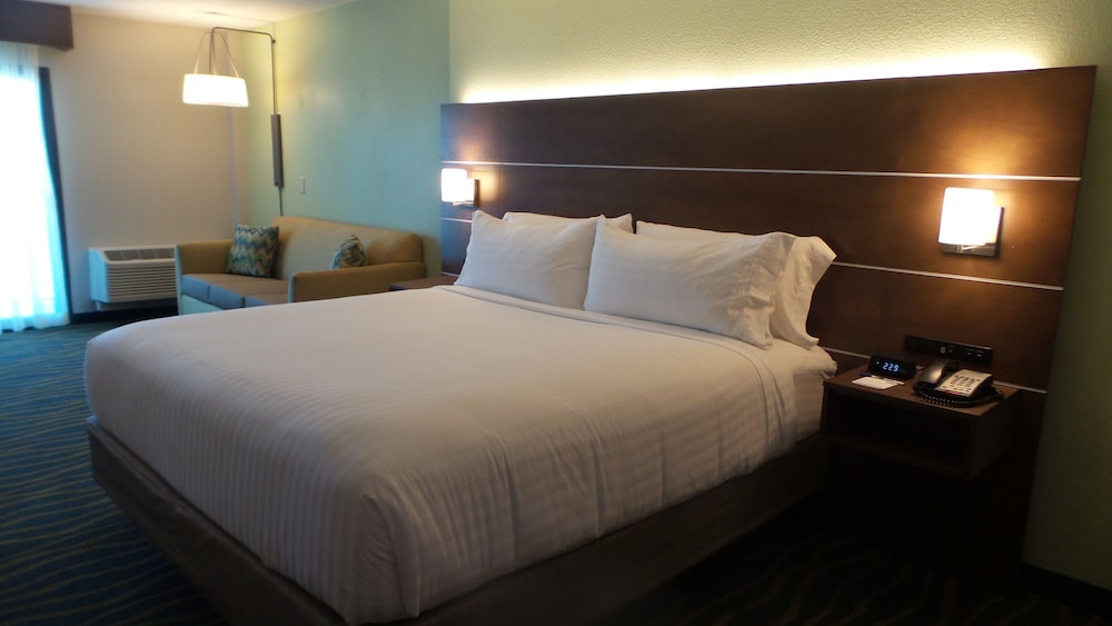 Standard Room, 1 King Bed, Accessible Bathtub, Oceanfront (Accessible Tub)