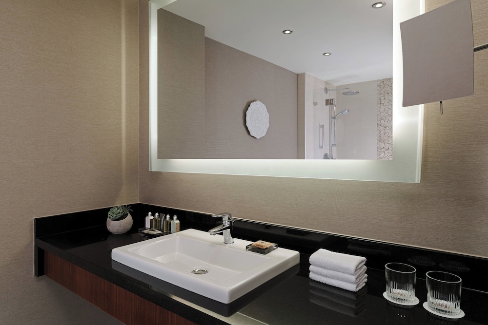Executive Suite, 1 King Bed, River View - Photo 24