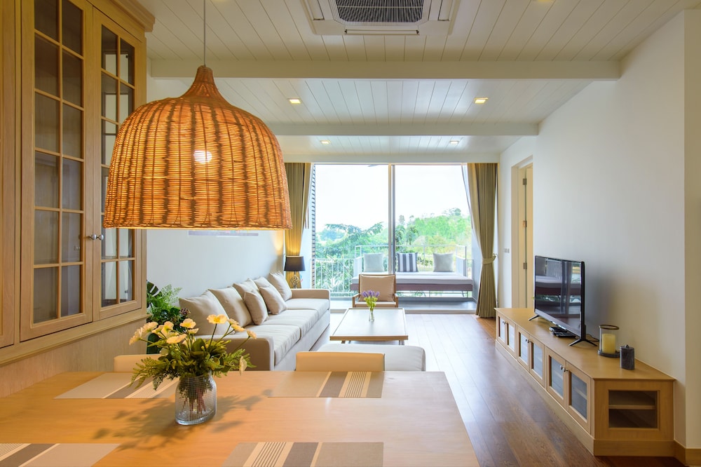 Suite with Lake View
