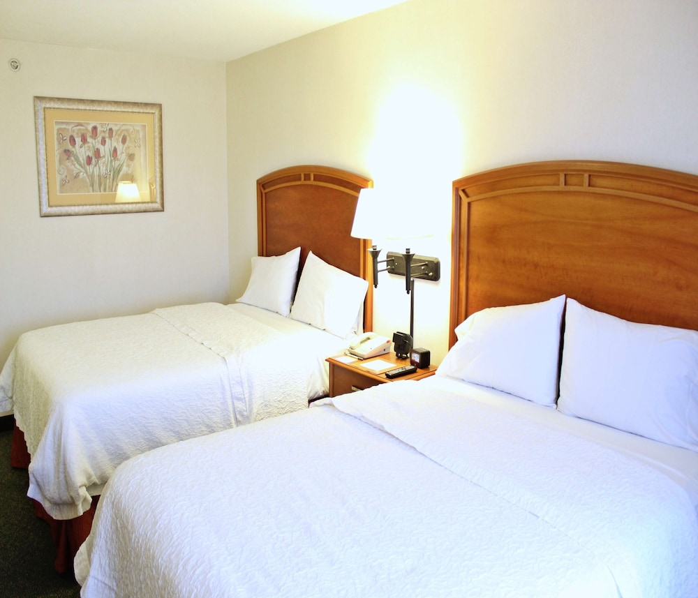 Room, 2 Queen Beds, Non Smoking - Photo 1