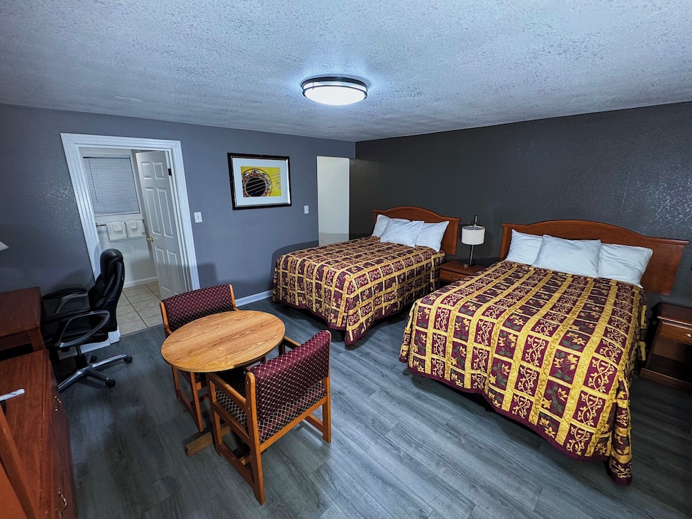 Standard Double Room, 2 Full Sized Beds, Refrigerator & Microwave photo 1