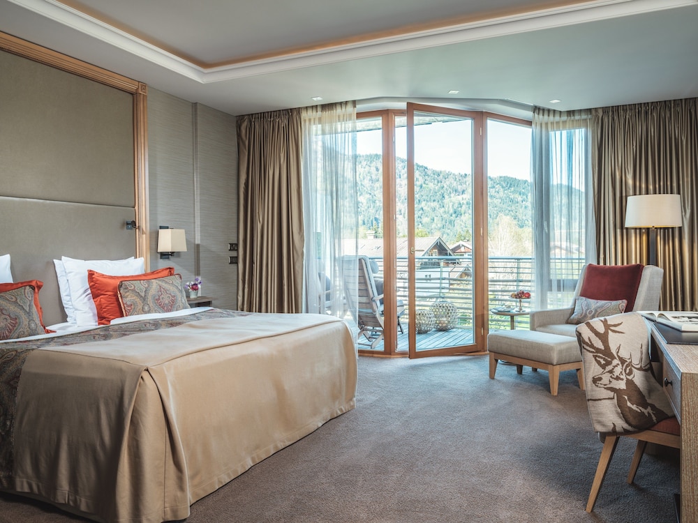 Elegant Nature Deluxe Room with Alpine View