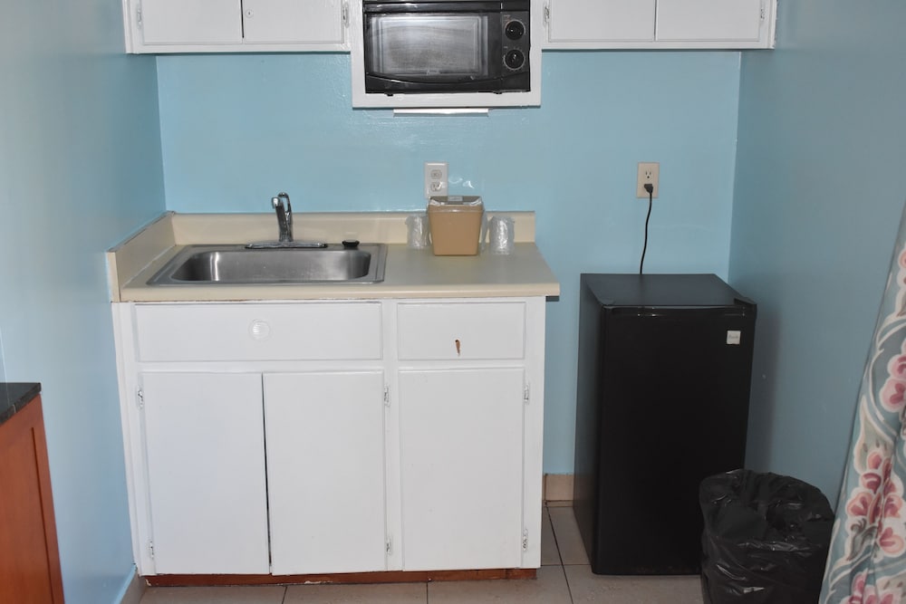 Business Cottage, 1 Queen Bed, Refrigerator & Microwave photo 3