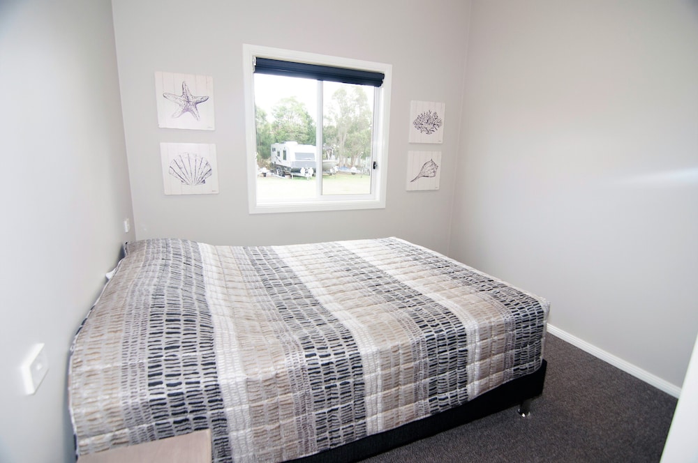 Luxury Apartment, 2 Bedrooms, Poolside (Unit 7) photo 3
