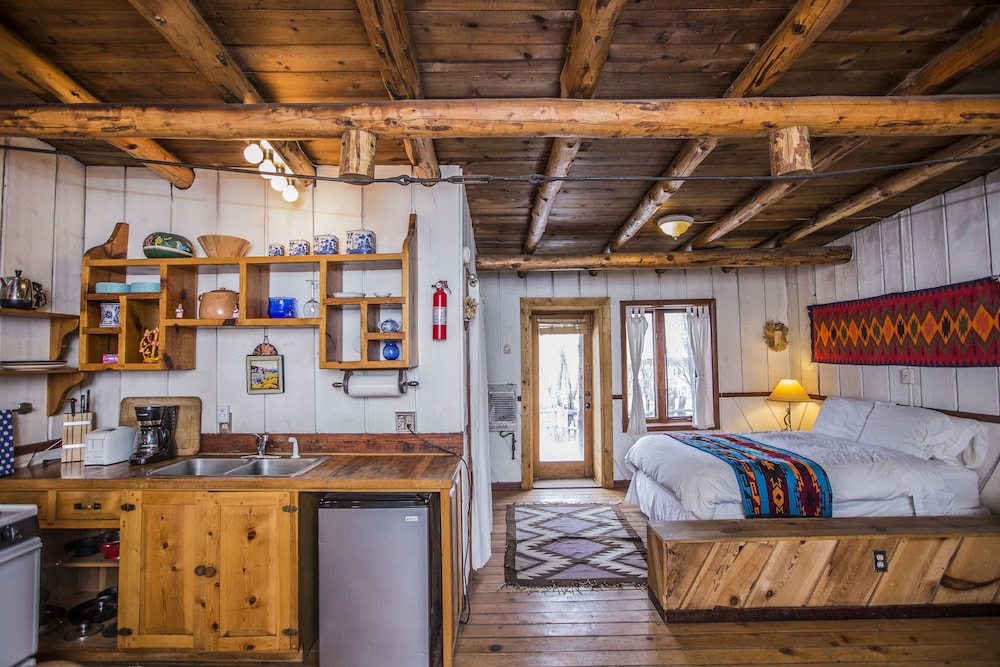 Traditional Cabin, 1 Queen Bed with Sofa bed (Aldous Huxley) photo 2