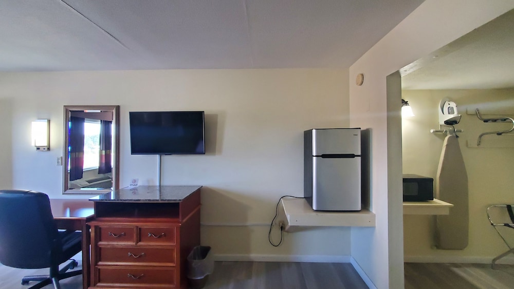 Standard Room, 2 Queen Beds, Smoking photo 2
