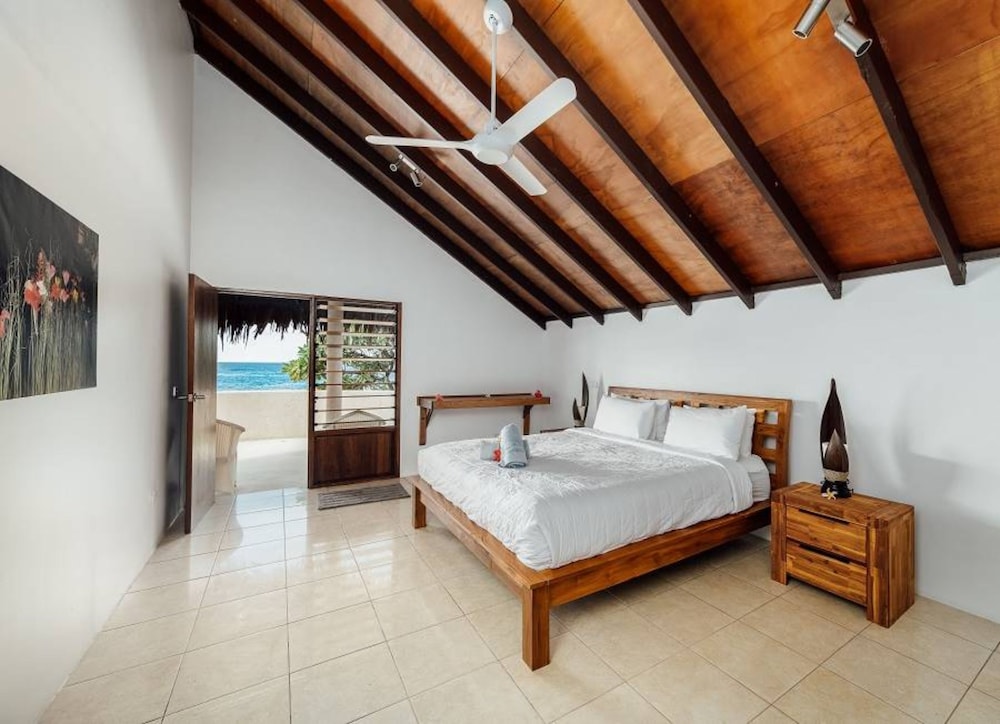 Large 4 Bedroom Villa photo 3