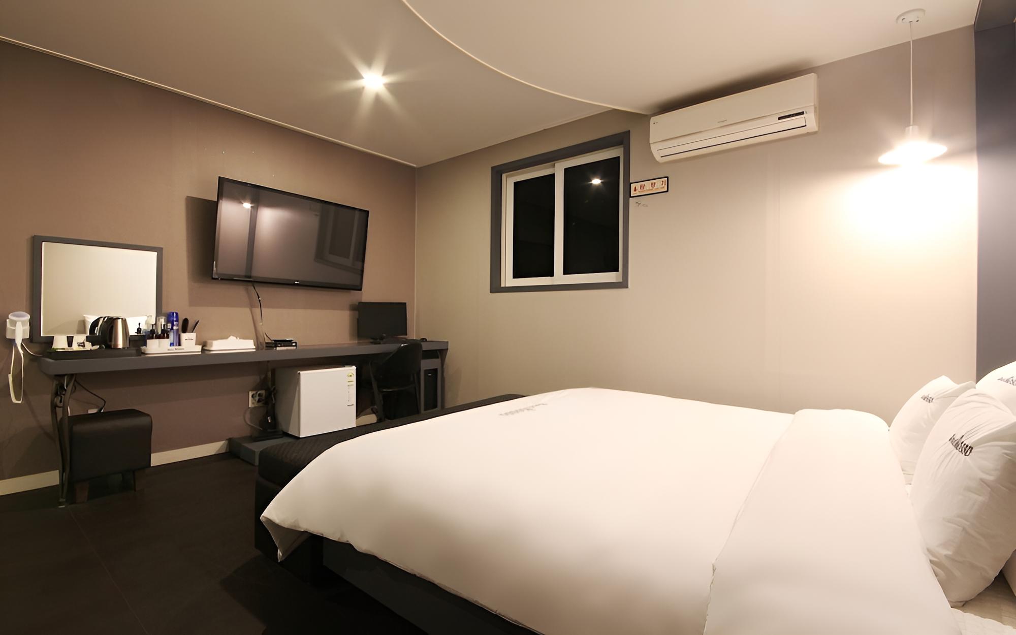 Room (Premium (Free use of Netflix Apple Di) - Photo 3