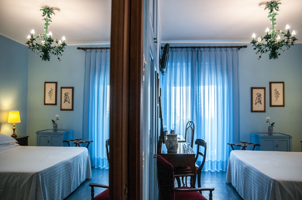 Superior Double Room, Balcony, Sea View - Photo 18