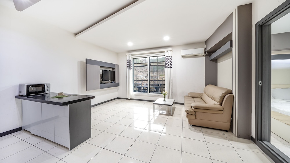 Basic Room, 2 Bedrooms (201 (Pet))