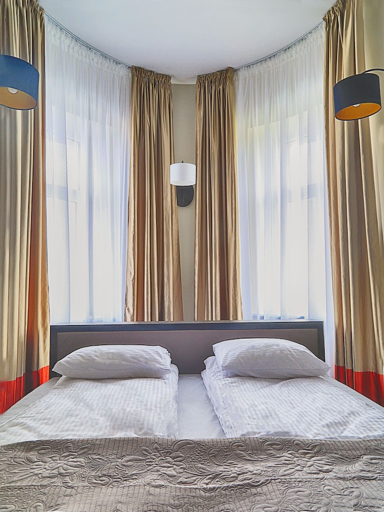 Apartment (Gold)