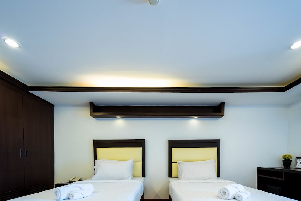 Standard Twin Room, 2 Twin Beds photo 2