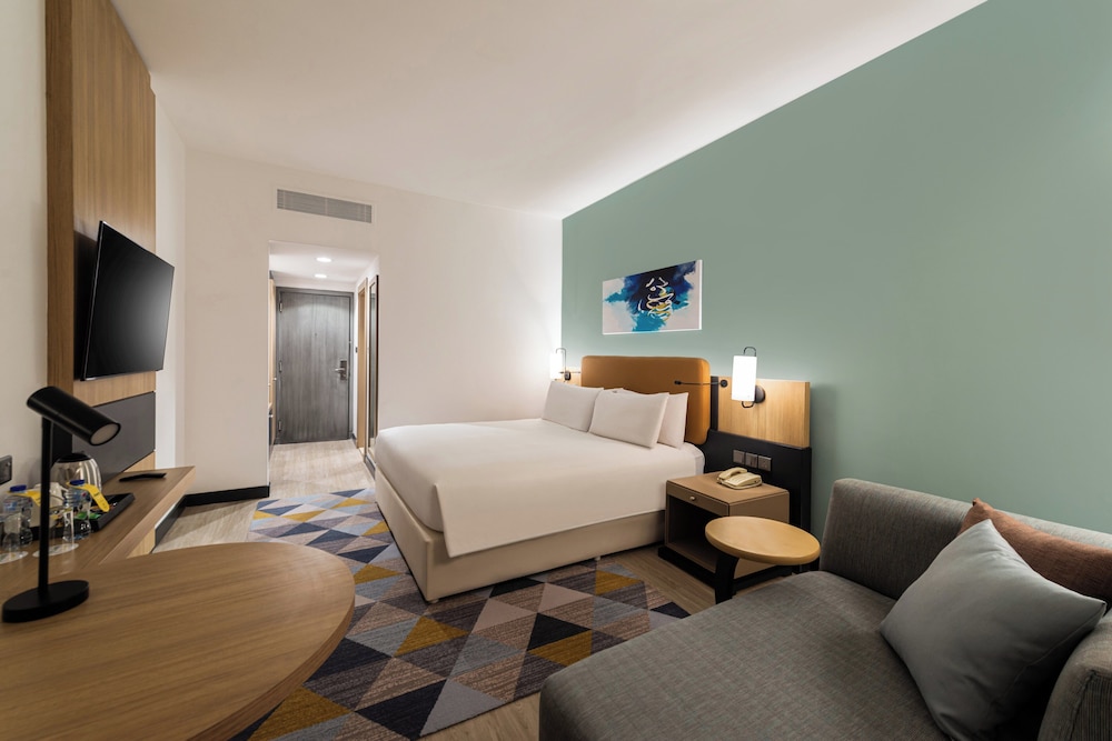 Premium Room, 1 King Bed, Non Smoking - Photo 1