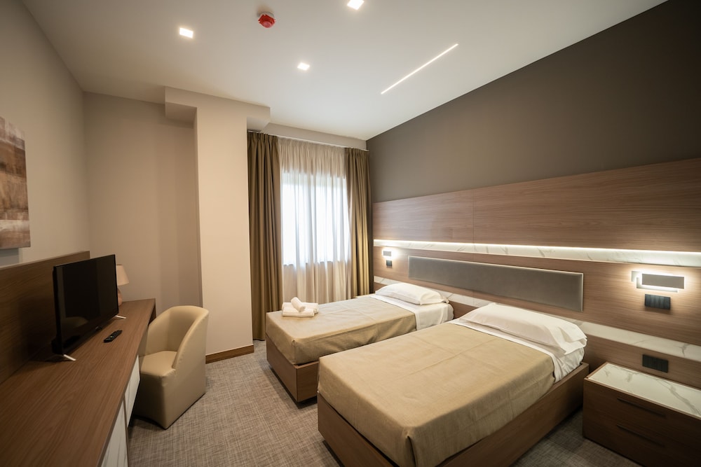 Standard Double or Twin Room - Photo 4