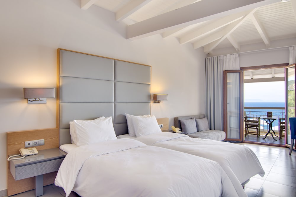 Superior Double Room with Balcony and Sea View - Photo 14