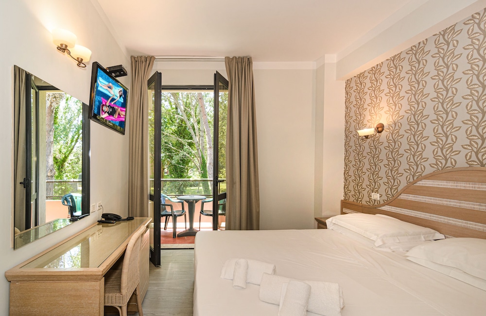 Standard Double or Twin Room - Photo 1