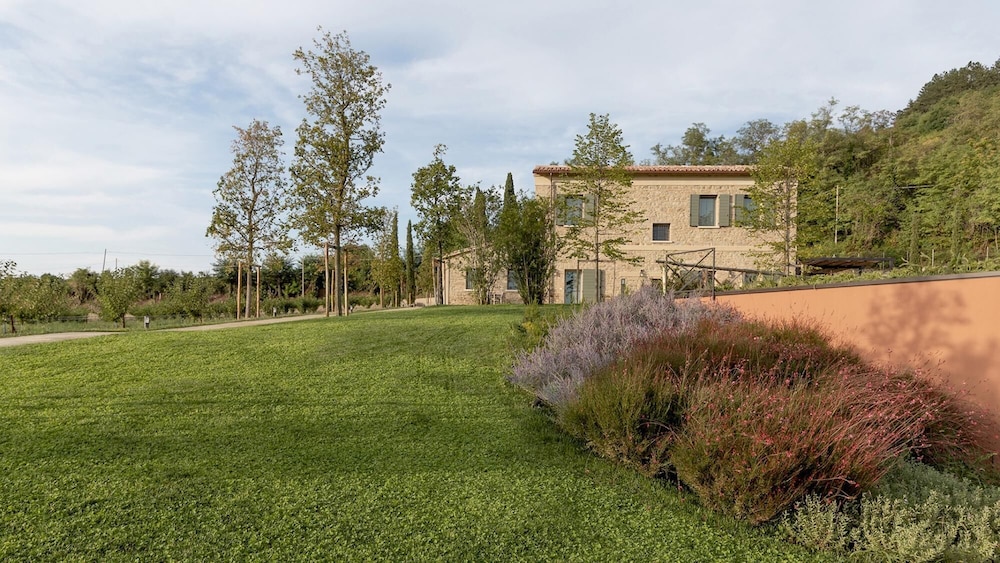 Villa photo 3