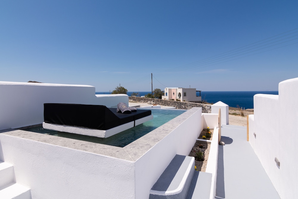 Deluxe Suite with plunge pool and sea view - Photo 32
