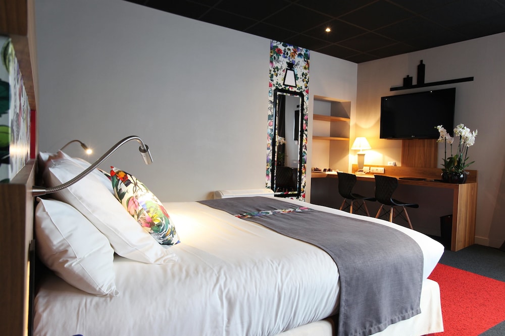 Junior Suite, 1 Queen Bed, Non Smoking photo 3