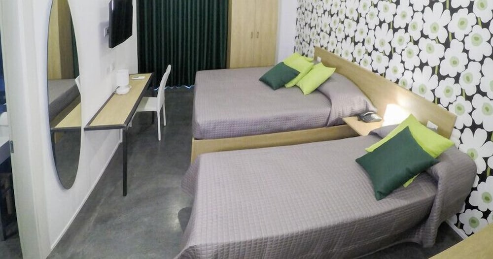 Superior Triple Room photo 3