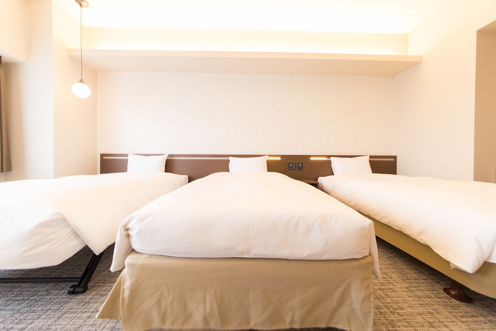 Standard Triple Room, Non Smoking (separate bathroom) photo 3