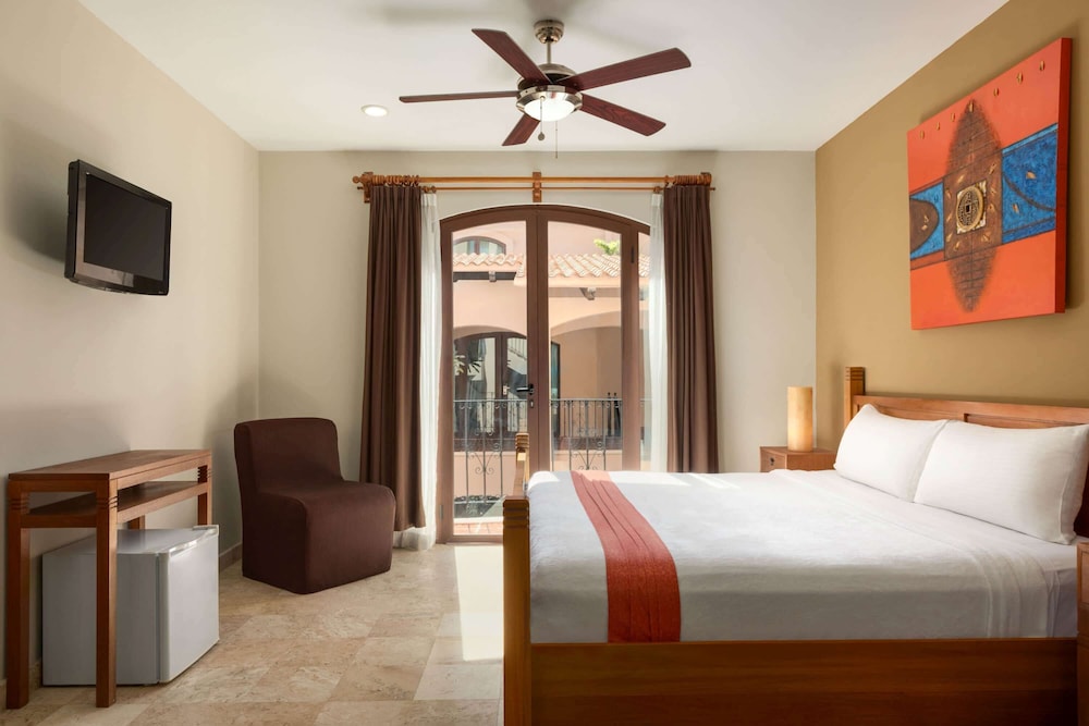Room, 1 King Bed, Non Smoking - Photo 1