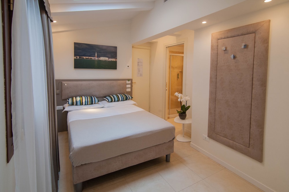 Economy Double Room, 1 Large Twin Bed