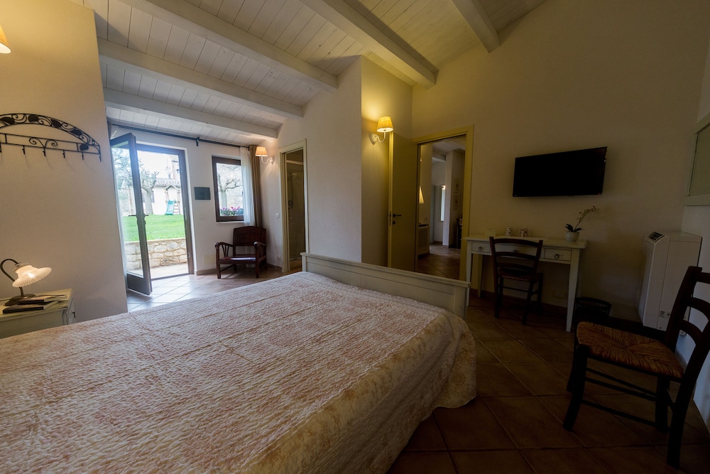 Family Room, 2 Bedrooms, 2 Bathrooms photo 1